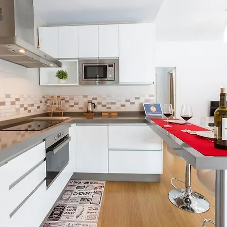 Luminoso En El Centro De 아파트 *