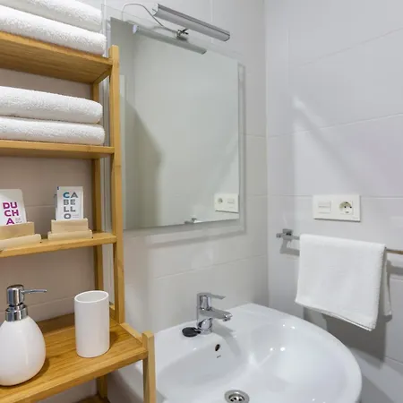 Luminoso En El Centro De 아파트 *