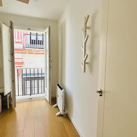 Luminoso En El Centro De Apartamento Cádis